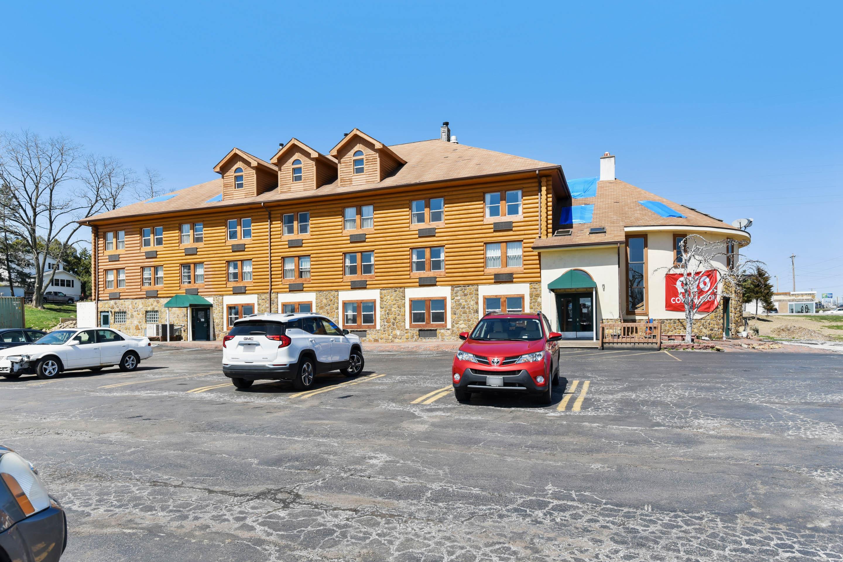 Casa Loma Inn & Suites By Oyo Davenport Ia Near I-80 Exterior photo