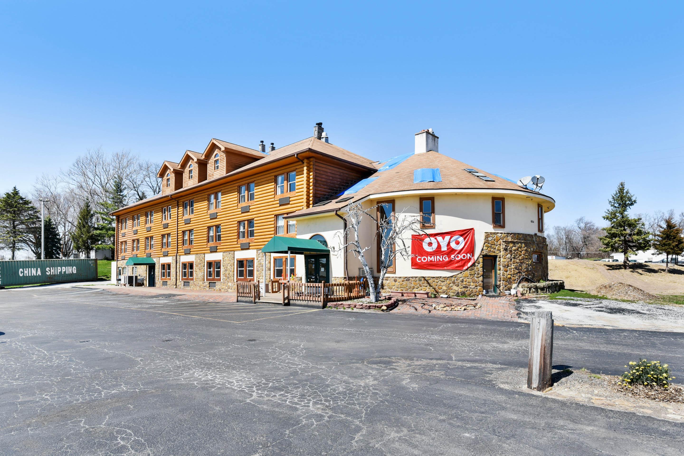 Casa Loma Inn & Suites By Oyo Davenport Ia Near I-80 Exterior photo